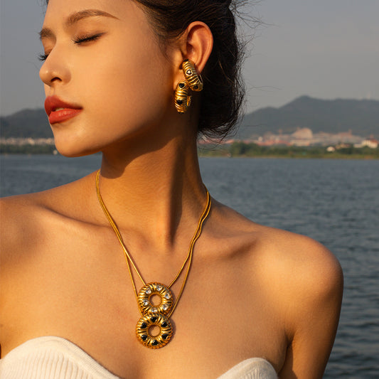 IG style vintage collier pendentif en forme de coeur en acier inoxydable plaqué or 18k